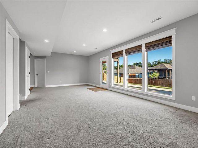 8615 NW 74th Terrace, Kansas City, MO 64152