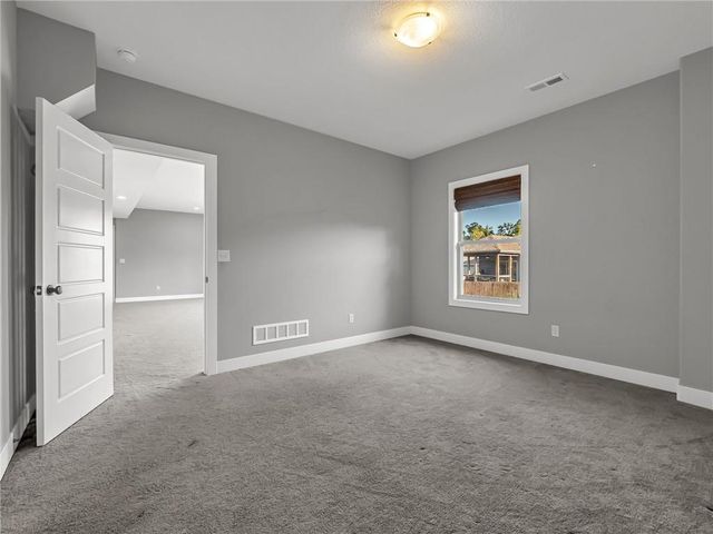 8615 NW 74th Terrace, Kansas City, MO 64152
