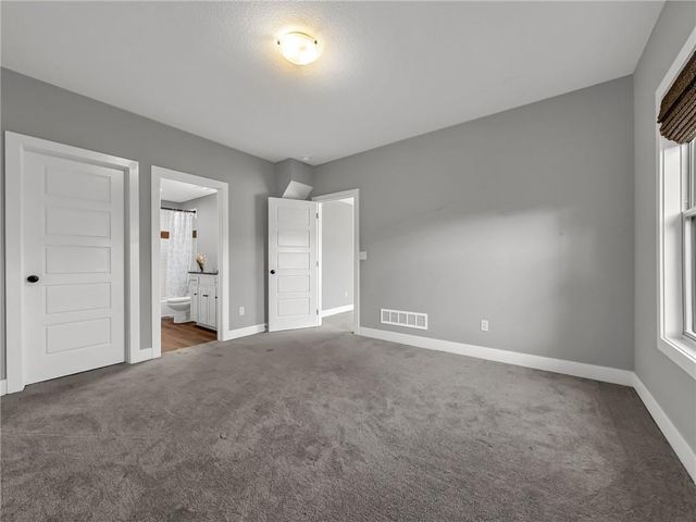 8615 NW 74th Terrace, Kansas City, MO 64152