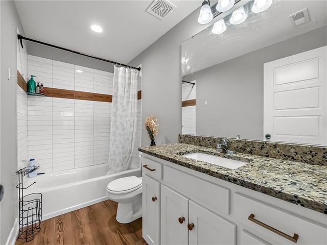 8615 NW 74th Terrace, Kansas City, MO 64152