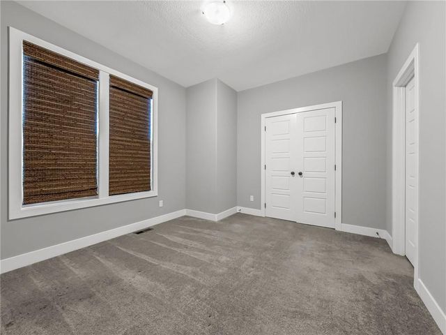 8615 NW 74th Terrace, Kansas City, MO 64152