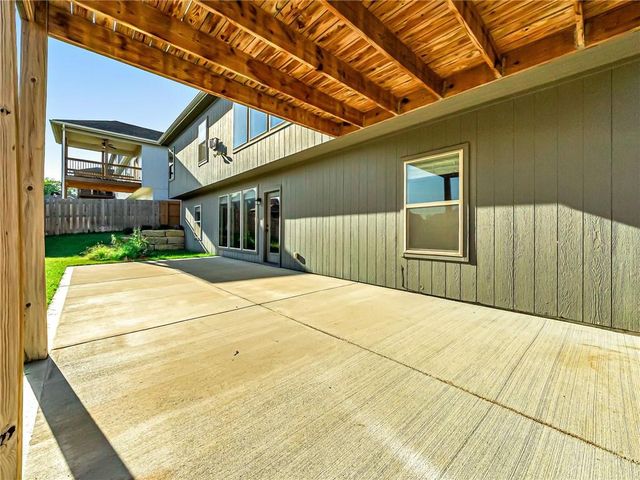 8615 NW 74th Terrace, Kansas City, MO 64152