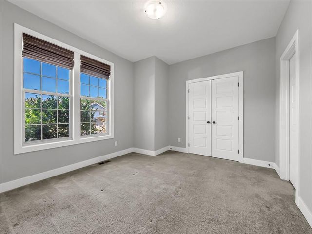 8615 NW 74th Terrace, Kansas City, MO 64152
