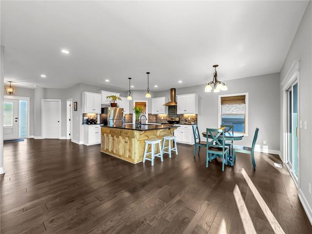 8615 NW 74th Terrace, Kansas City, MO 64152