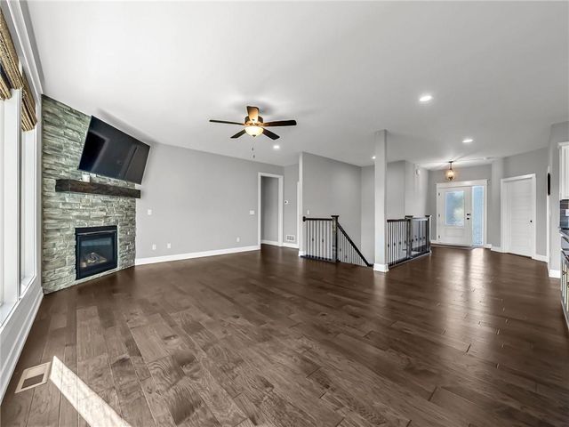8615 NW 74th Terrace, Kansas City, MO 64152