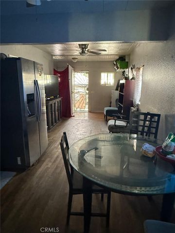 917 E 42nd Street, Los Angeles, CA 90011