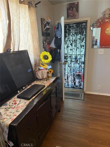 917 E 42nd Street, Los Angeles, CA 90011