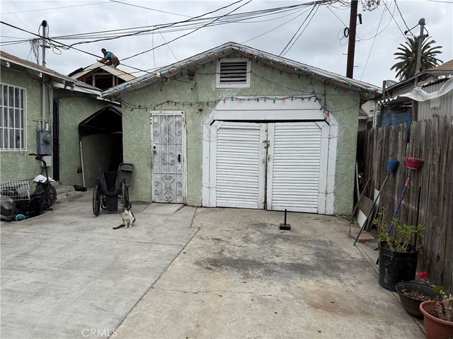 917 E 42nd Street, Los Angeles, CA 90011