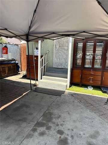 917 E 42nd Street, Los Angeles, CA 90011