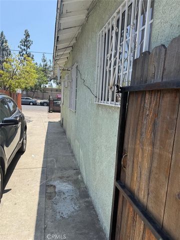 917 E 42nd Street, Los Angeles, CA 90011