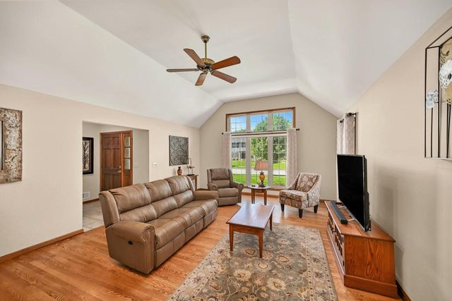 9558 S Fairway CIRCLE, Franklin, WI 53132
