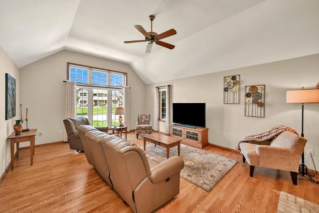 9558 S Fairway CIRCLE, Franklin, WI 53132