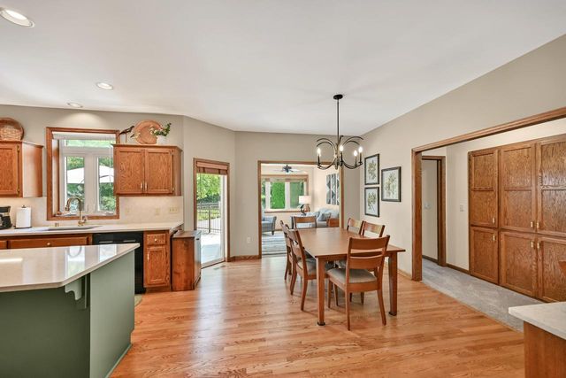 9558 S Fairway CIRCLE, Franklin, WI 53132