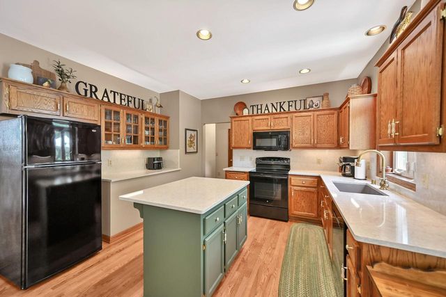 9558 S Fairway CIRCLE, Franklin, WI 53132