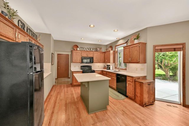9558 S Fairway CIRCLE, Franklin, WI 53132