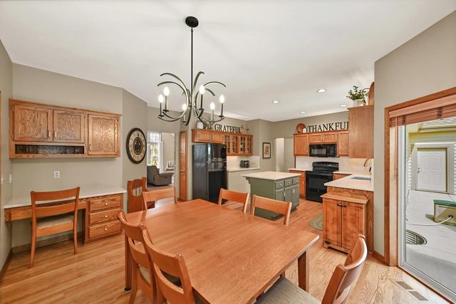 9558 S Fairway CIRCLE, Franklin, WI 53132