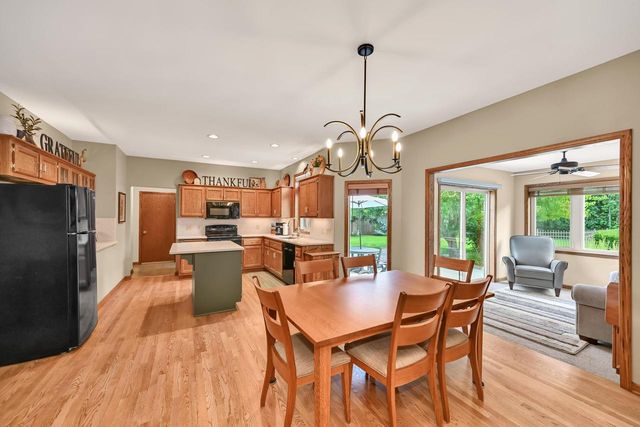 9558 S Fairway CIRCLE, Franklin, WI 53132