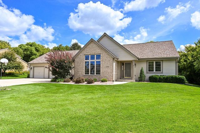 9558 S Fairway CIRCLE, Franklin, WI 53132