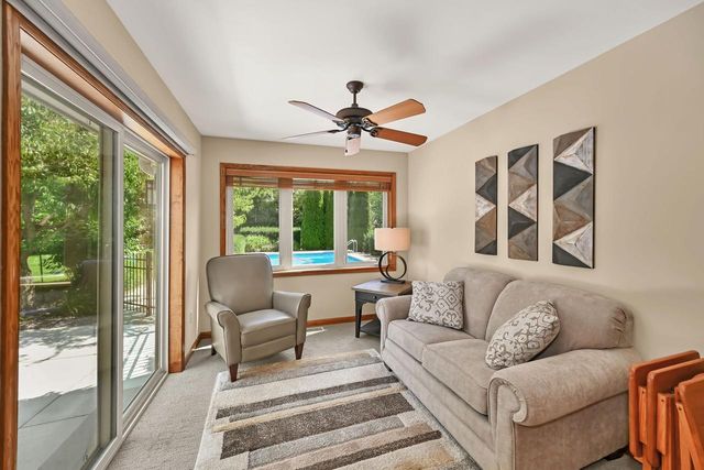 9558 S Fairway CIRCLE, Franklin, WI 53132