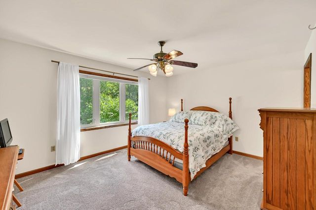 9558 S Fairway CIRCLE, Franklin, WI 53132