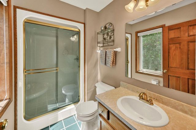 9558 S Fairway CIRCLE, Franklin, WI 53132