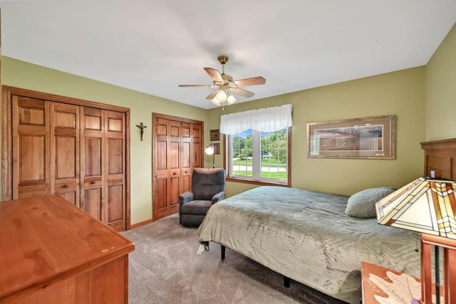 9558 S Fairway CIRCLE, Franklin, WI 53132