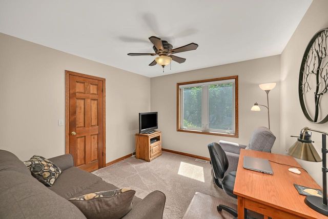 9558 S Fairway CIRCLE, Franklin, WI 53132