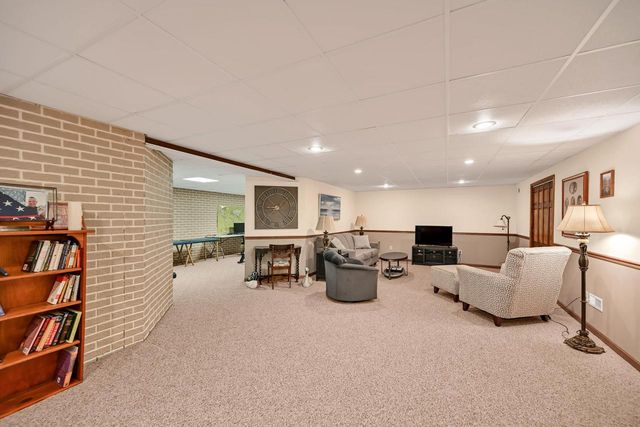 9558 S Fairway CIRCLE, Franklin, WI 53132