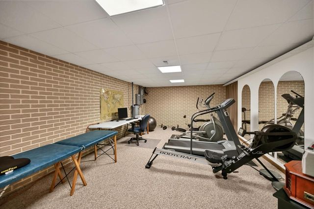 9558 S Fairway CIRCLE, Franklin, WI 53132