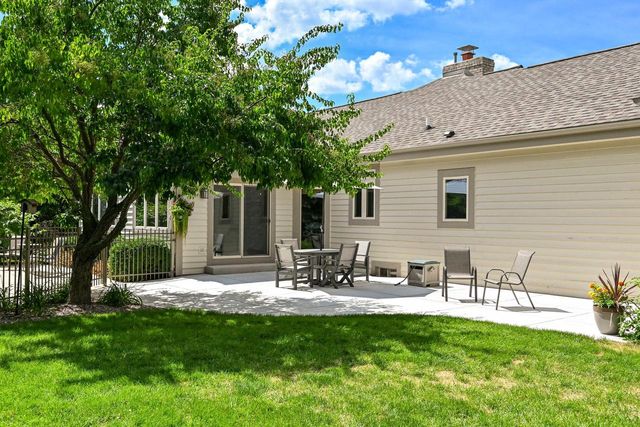 9558 S Fairway CIRCLE, Franklin, WI 53132