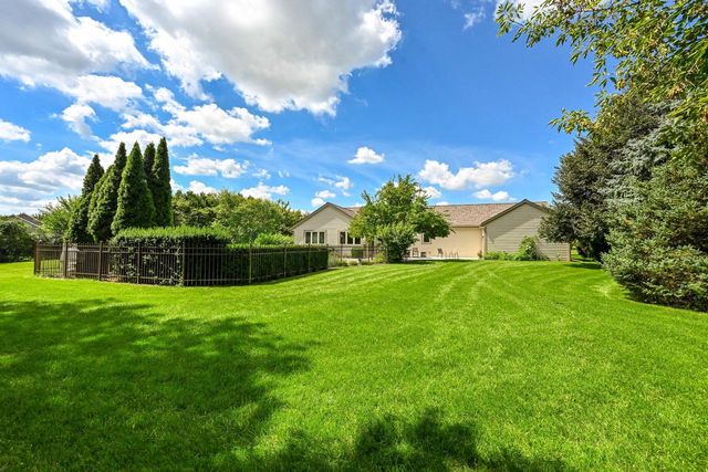9558 S Fairway CIRCLE, Franklin, WI 53132