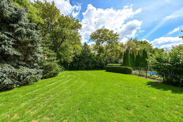 9558 S Fairway CIRCLE, Franklin, WI 53132