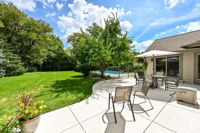 9558 S Fairway CIRCLE, Franklin, WI 53132