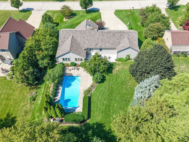 9558 S Fairway CIRCLE, Franklin, WI 53132
