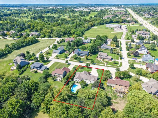 9558 S Fairway CIRCLE, Franklin, WI 53132
