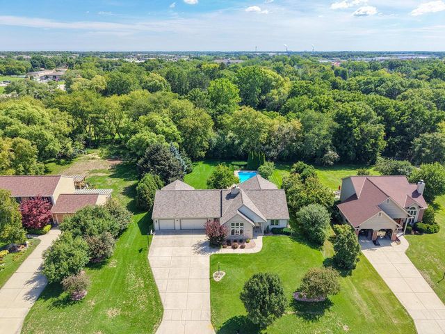 9558 S Fairway CIRCLE, Franklin, WI 53132