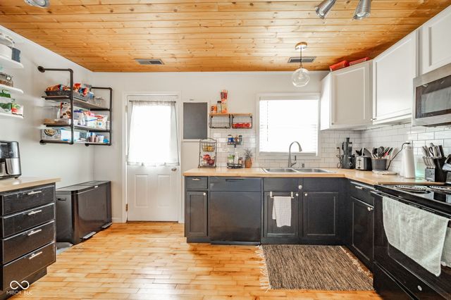 945 E Worthsville Road, Greenwood, IN 46143