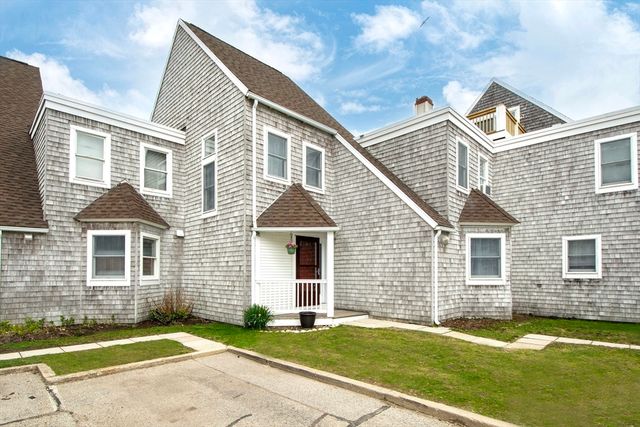 32 Commodore 32, Hull, MA 02045