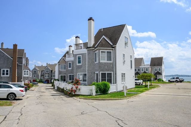 32 Commodore 32, Hull, MA 02045