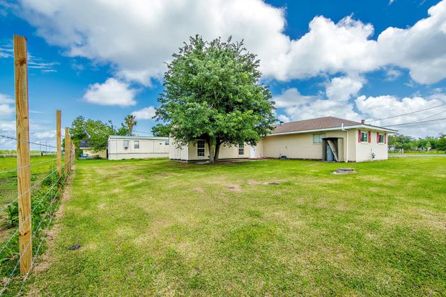 371 E 7th St, Larose, LA 70373