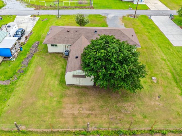 371 E 7th St, Larose, LA 70373