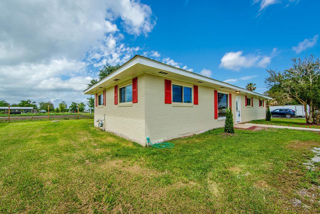 371 E 7th St, Larose, LA 70373
