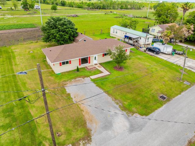 371 E 7th St, Larose, LA 70373