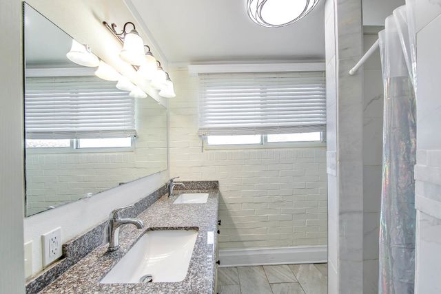 371 E 7th St, Larose, LA 70373