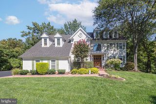 102 SAINT ANDREWS PL #E, Newtown, PA 18940