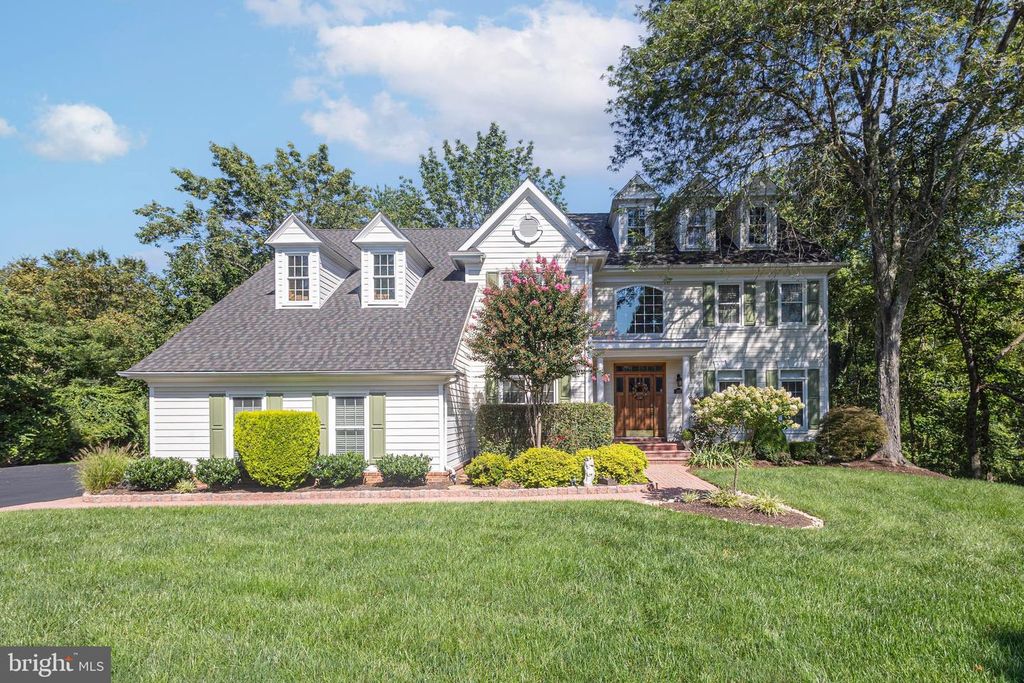 102 SAINT ANDREWS PL #E, NEWTOWN, PA 18940 — exterior