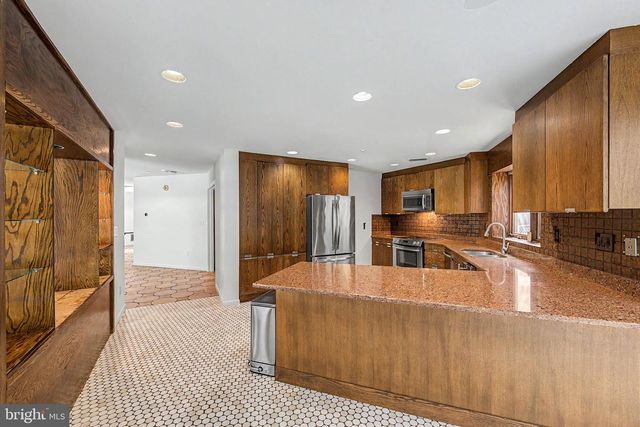 400 PLEASANT VALLEY AVE, Moorestown, NJ 08057