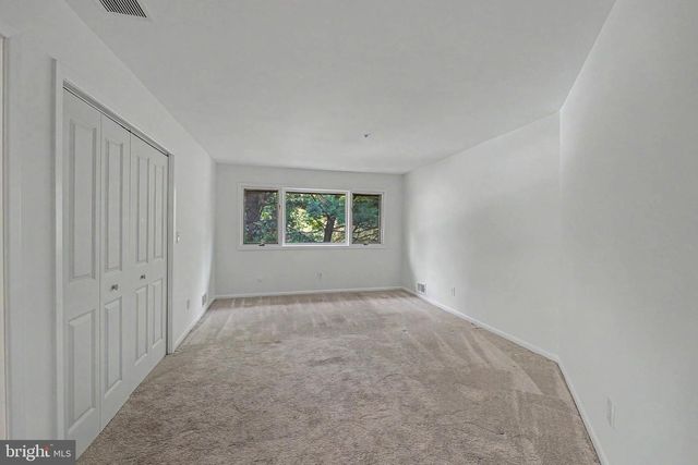 400 PLEASANT VALLEY AVE, Moorestown, NJ 08057