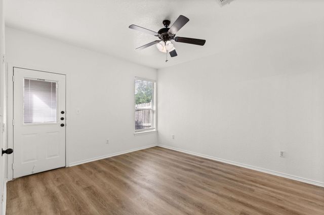 586 Creekside CIR, New Braunfels, TX 78130