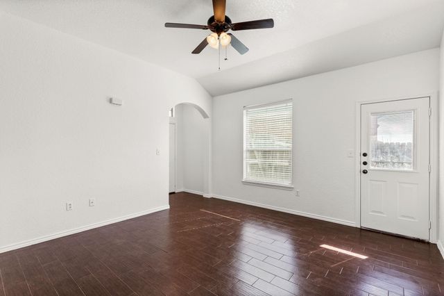586 Creekside CIR, New Braunfels, TX 78130